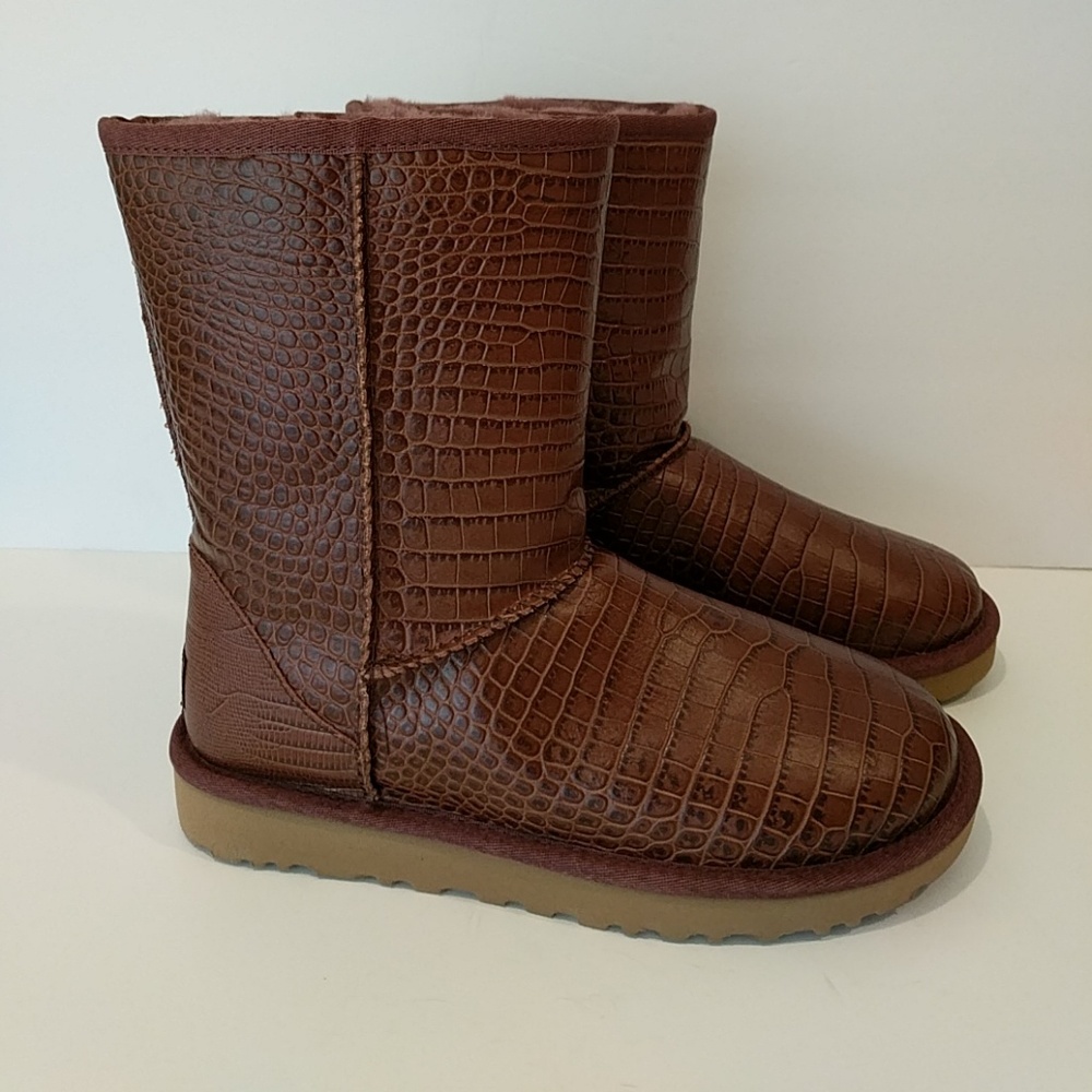 NIB UGG Classic Short Croco Spice Brown Boots 7